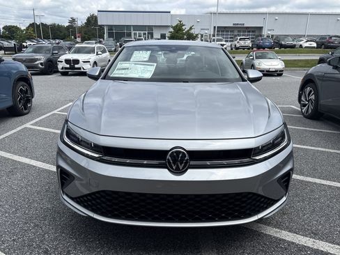 New 2025 Volkswagen Jetta SE image 2