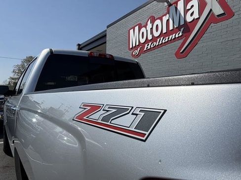 Used 2017 Chevrolet Silverado 1500 LTZ Z71 w/ LTZ Plus Package AWD/4WD image 9