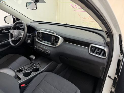 Used 2020 Kia Sorento LX AWD/4WD image 13