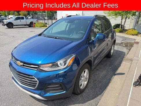 Used 2020 Chevrolet Trax LT w/ LT Convenience Package FWD image 1