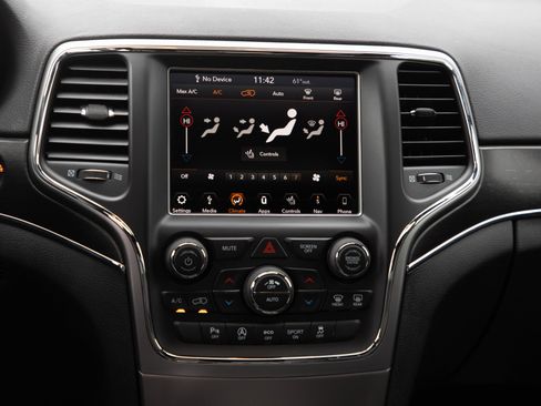 Used 2018 Jeep Grand Cherokee Limited AWD/4WD image 18