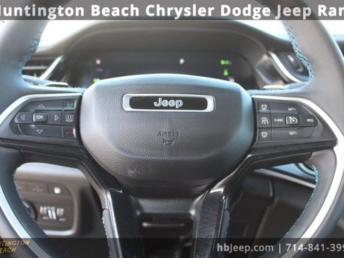 Used 2023 Jeep Grand Cherokee Trailhawk image 20