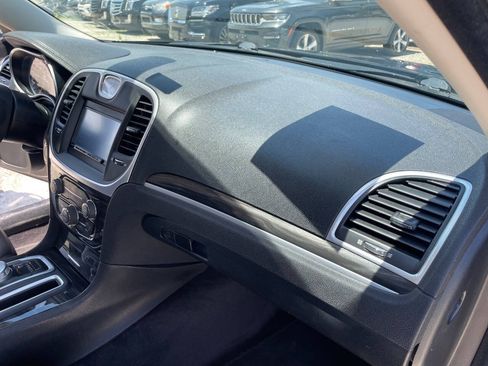 Used 2017 Chrysler 300 Limited RWD image 32