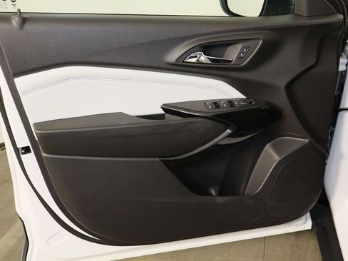 Used 2025 Chevrolet Trax LT FWD image 20