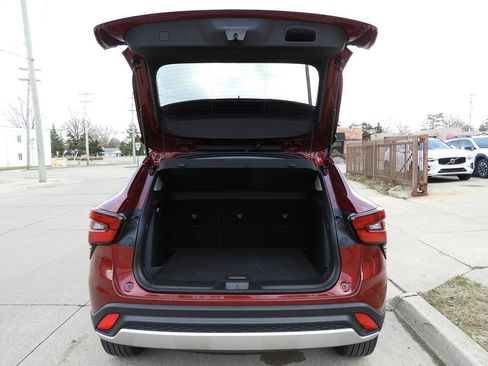 Used 2025 Chevrolet Trax LT w/ Driver Confidence Package FWD image 24