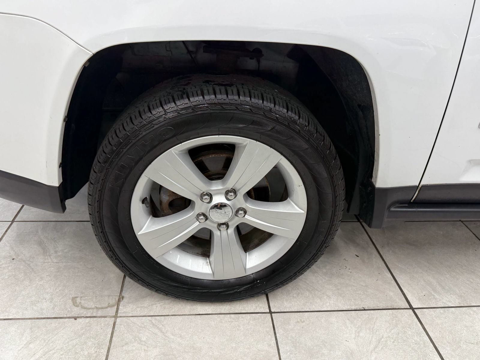 Used 2015 Jeep Compass Latitude AWD/4WD image 37