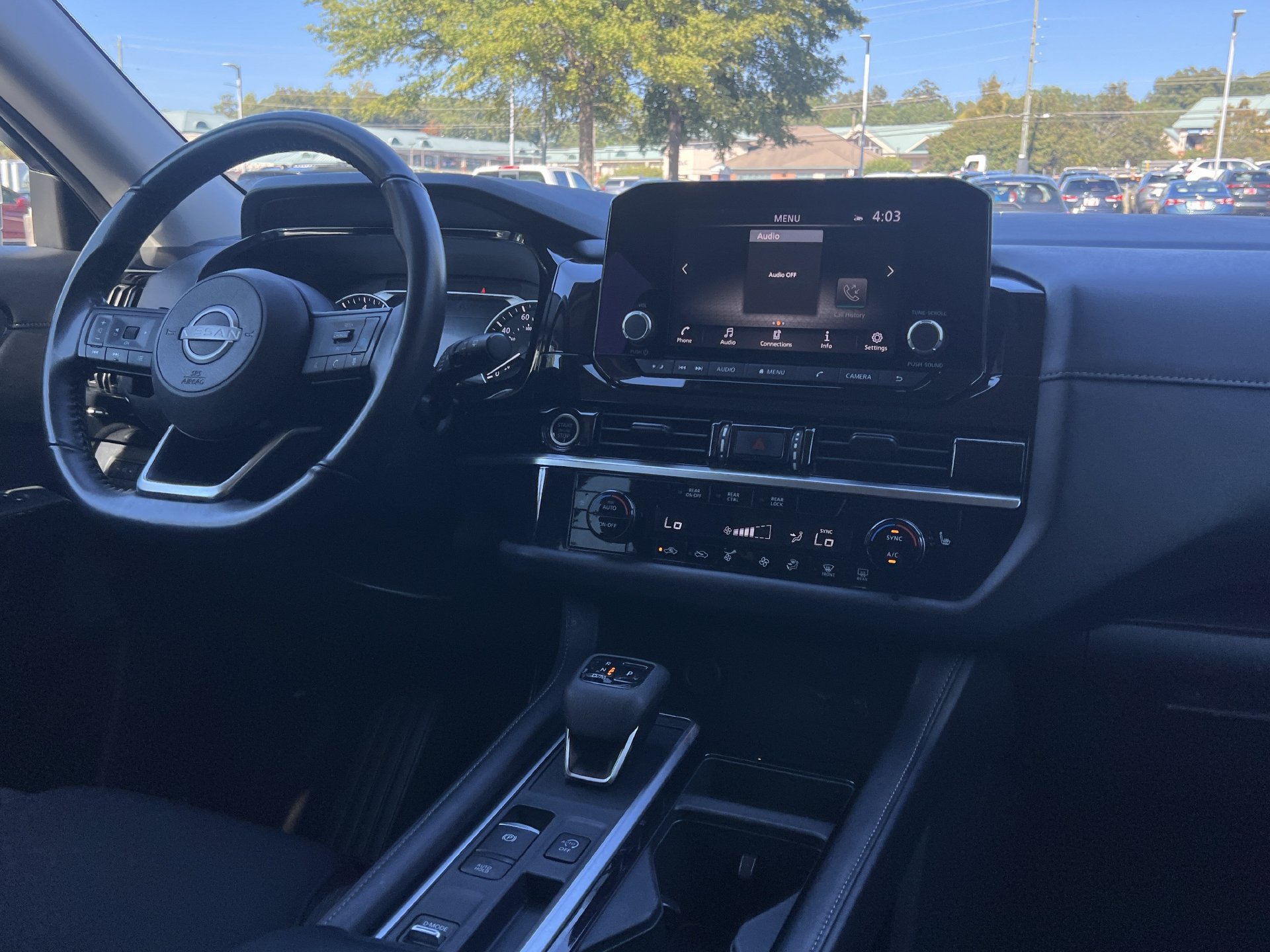 Used 2024 Nissan Pathfinder SV FWD image 3