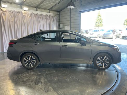 Used 2025 Nissan Versa SV image 5