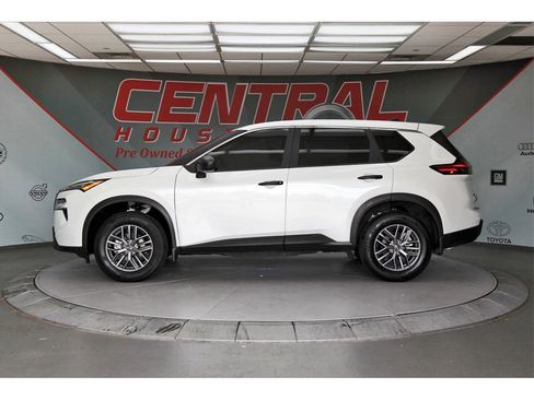 Certified 2024 Nissan Rogue S image 3