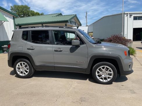 Used 2020 Jeep Renegade Latitude w/ Cold Weather Group AWD/4WD image 2