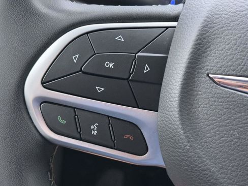 Used 2023 Chrysler Pacifica Touring-L FWD image 22