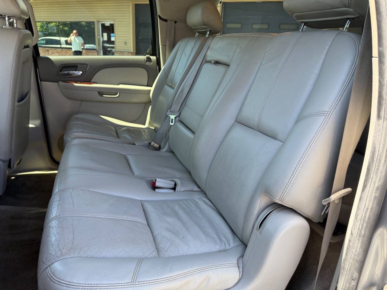 Used 2010 Chevrolet Suburban LT AWD/4WD image 25