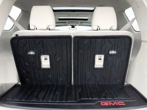 Used 2023 GMC Acadia Denali w/ Denali Ultimate Package AWD/4WD image 10