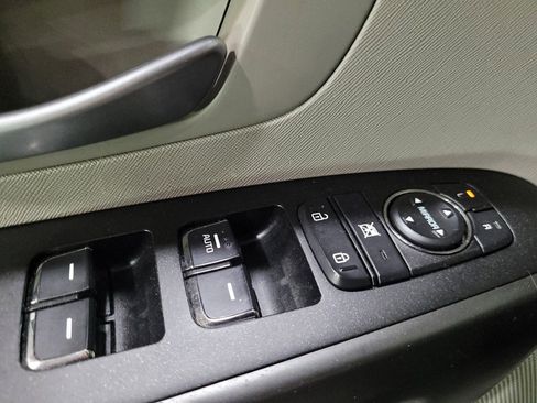 Used 2019 Kia Sedona LX FWD image 27
