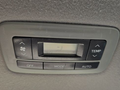 Used 2013 Toyota Sienna XLE FWD image 52