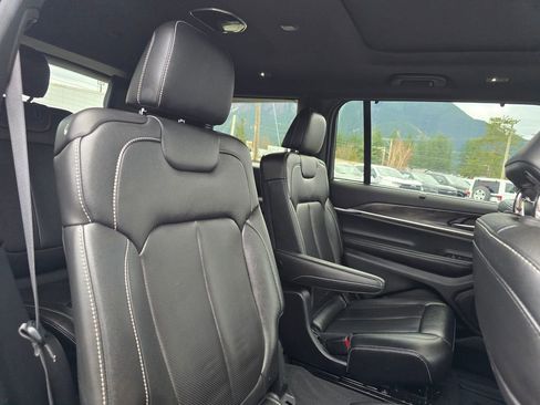 Used 2024 Jeep Grand Cherokee L Limited w/ Luxury Tech Group II image 13