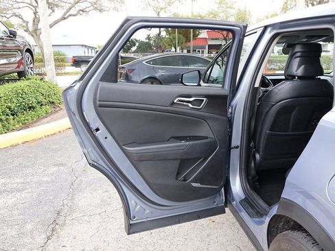 Used 2025 Kia Sportage EX image 23