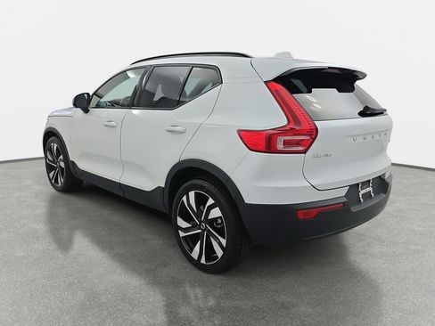 Used 2023 Volvo XC40 B4 Ultimate w/ Protection Package Premier image 5