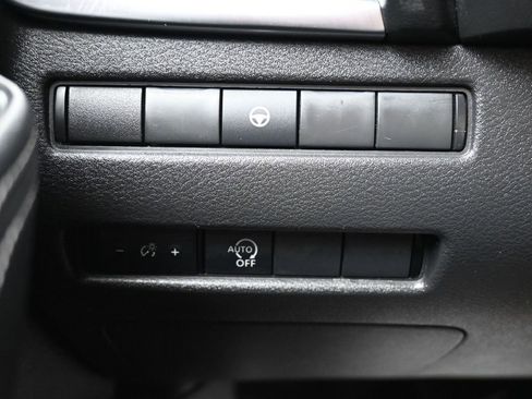 Used 2023 Nissan Rogue SV image 12