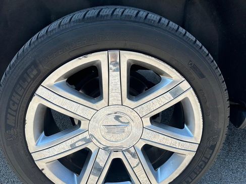 Used 2018 Cadillac Escalade ESV Premium Luxury AWD/4WD image 16
