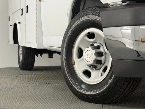 Used 2020 Chevrolet Express 3500 w/ Power Convenience Package RWD image 17