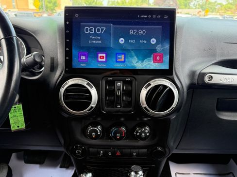 Used 2018 Jeep Wrangler Unlimited Sahara AWD/4WD image 12