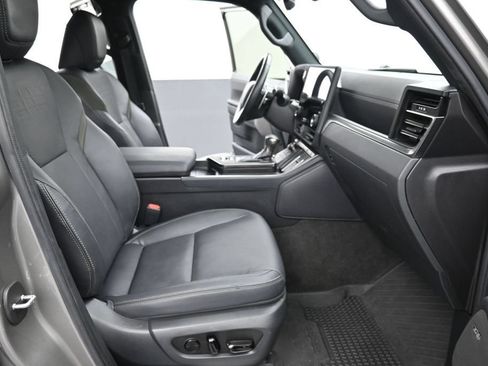 Used 2024 Lexus GX 550 AWD/4WD image 14