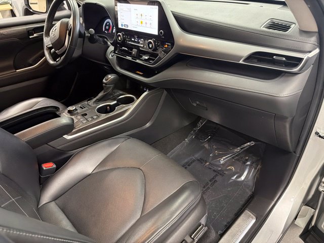 Used 2024 Toyota Highlander Platinum AWD/4WD image 10