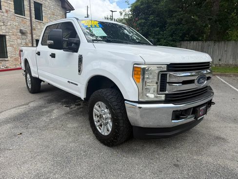 Used 2017 Ford F250 XLT AWD/4WD image 3