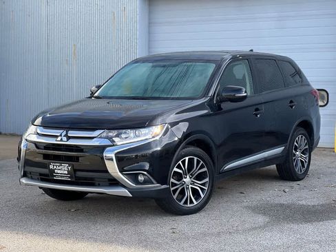 Used 2018 Mitsubishi Outlander SE image 1
