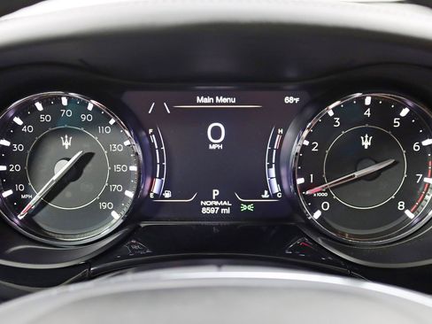 Used 2021 Maserati Quattroporte S Q4 AWD/4WD image 16