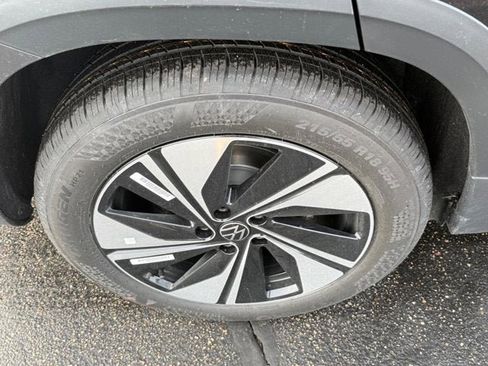 New 2026 Volkswagen Taos SE AWD/4WD image 4