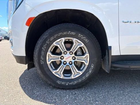 Used 2022 GMC Yukon SLE w/ Gmc Pro Safety Plus Package AWD/4WD image 41