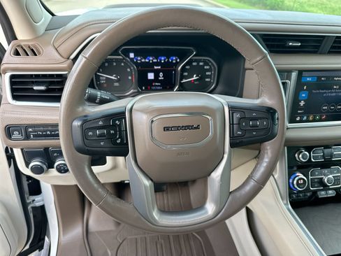 Used 2021 GMC Yukon Denali w/ Denali Premium Package RWD image 14