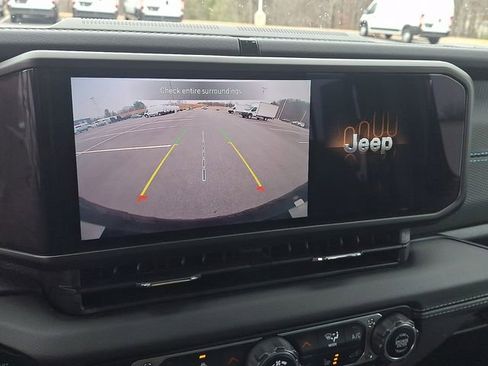 Used 2025 Jeep Wrangler Unlimited Rubicon 4xe w/ Convenience Group image 18