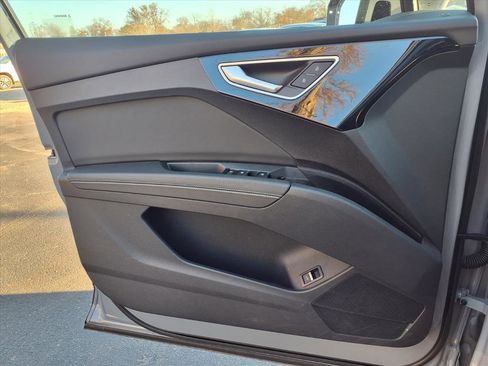 Used 2023 Audi Q4 e-tron Premium image 17