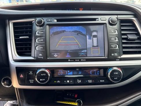 Certified 2019 Toyota Highlander Limited Platinum AWD/4WD image 10