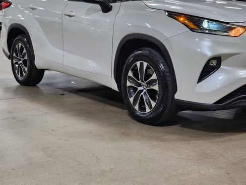 Used 2021 Toyota Highlander XLE FWD image 16