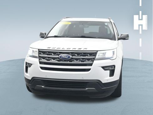 Used 2018 Ford Explorer XLT w/ Equipment Group 202A FWD image 2