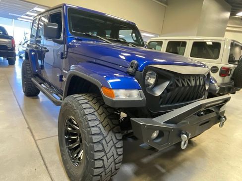 Used 2019 Jeep Wrangler Unlimited Sahara AWD/4WD image 15