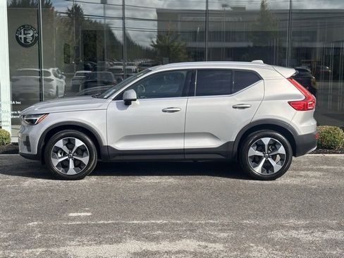Used 2023 Volvo XC40 B5 Plus w/ Driver Assist Package image 3