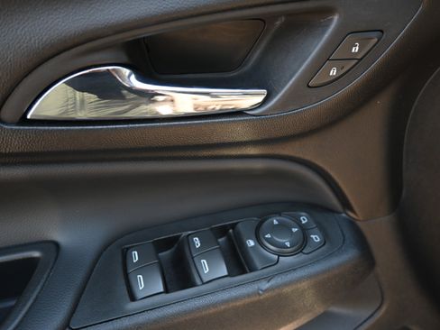 Used 2022 Chevrolet Equinox LT image 16