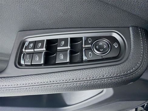Used 2023 Porsche Macan AWD/4WD image 8