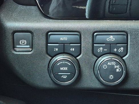 Used 2023 Chevrolet Silverado 1500 LT AWD/4WD image 15