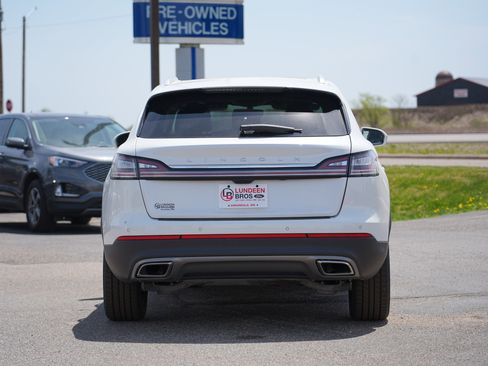 Used 2023 Lincoln Nautilus Reserve AWD/4WD image 4