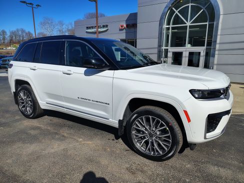 New 2026 Jeep Grand Cherokee Summit AWD/4WD image 2