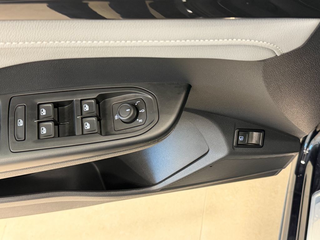 Used 2024 Volkswagen Taos SEL AWD/4WD image 12