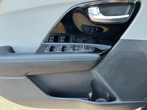 Used 2022 Kia Niro LXS image 22