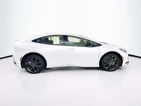 Used 2025 Toyota Prius XLE FWD image 10