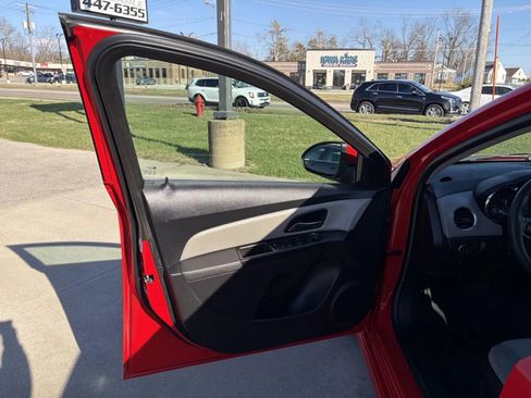 Used 2016 Chevrolet Cruze LT image 10